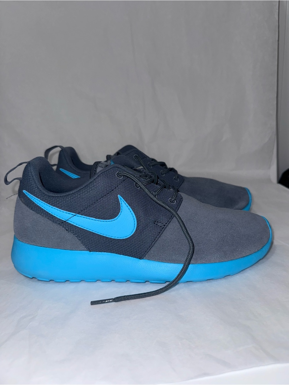 Nike Roshe Run Anthracite & Vivid Blue Sneakers